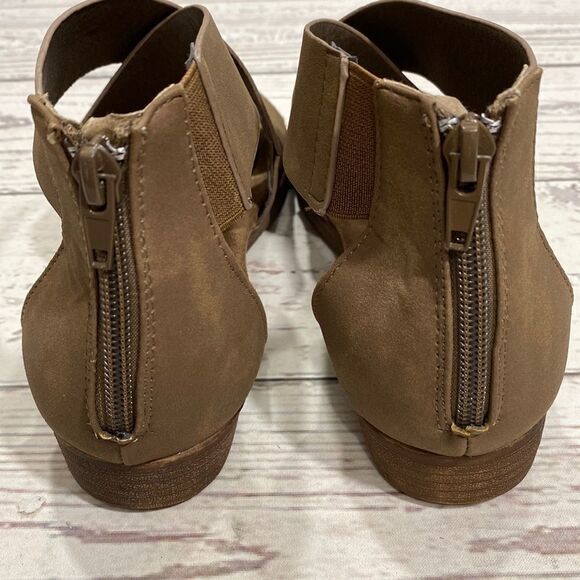 NWOT Pierre Dumas Kori Sandals Size 6 in Taupe - Picture 10 of 10